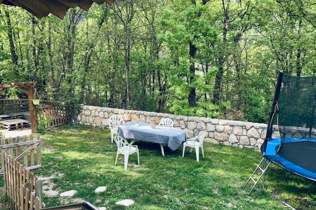 Ferienwohnung 2P Au Coeur Des Montagnes Avec Piscine Chauffee Puget-Théniers Exterior foto